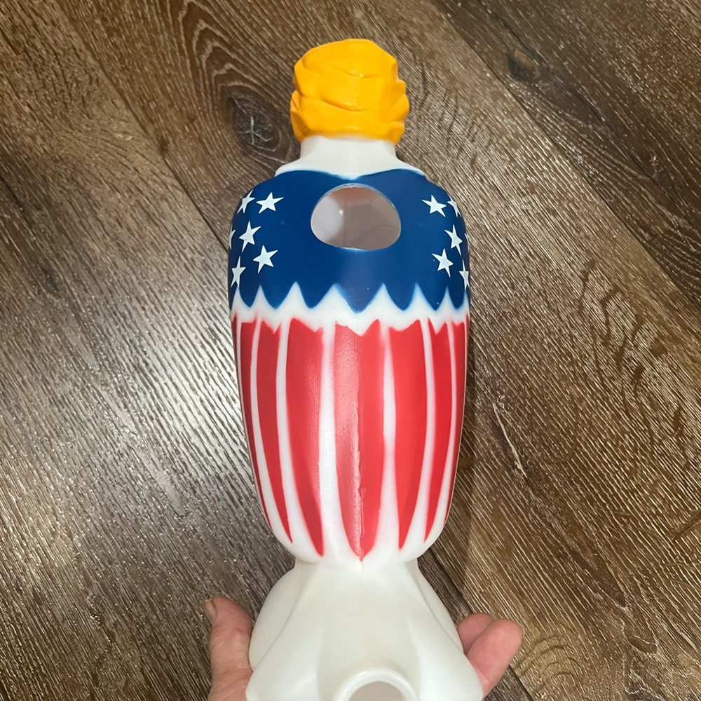 Warbird Patriotic Eagle plastic drinking funnel - Picture 5 of 9
